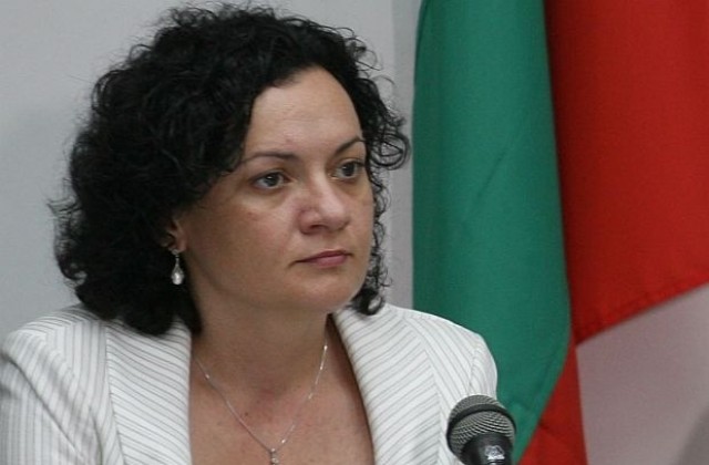 Министър Василева се връща в Бургас за празника