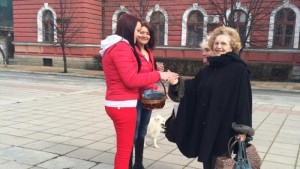 Млади социалисти честитиха Баба Марта на кюстендилци