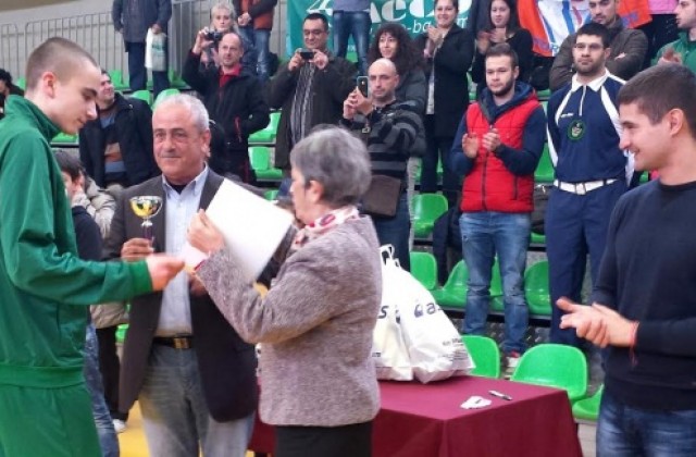 Купата „Трети март“ от международния волейболен турнир отиде в Пловдив