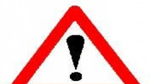 Свлачище до Черна нива затруднява движението по пътя Кюстендил Дупница