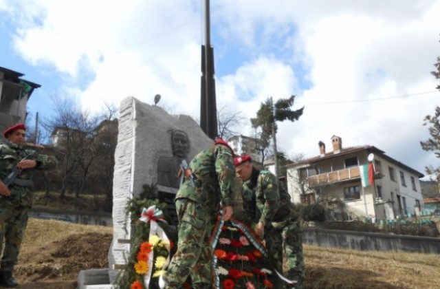 Паметник на генерал Черевин откриха в Смолян