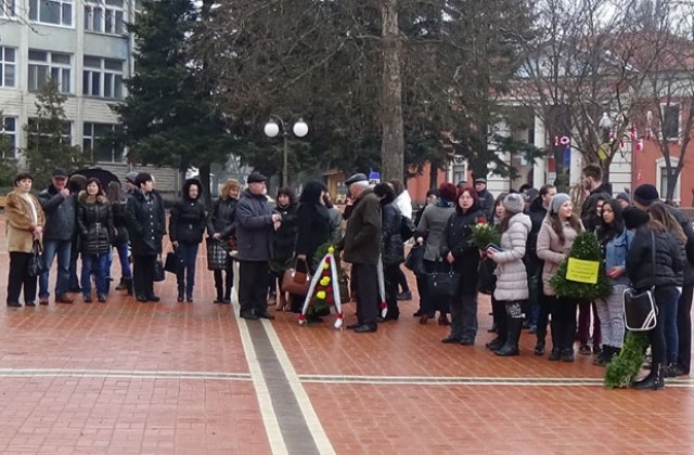 В Генерал Тошево се поклониха пред паметниците на Александър Втори и ген. Стефан Тошев