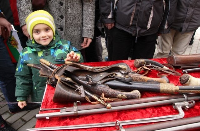 Първата официално зачислена българска пушка показа клуб “Традиция” във В. Търново