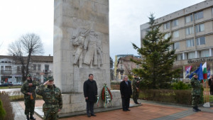 С военен ритуал и заупокойна молитва Павликени чества 3 март