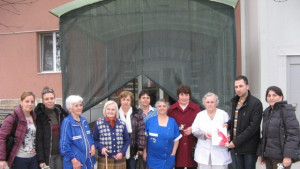 Младежкото обединение на БСП дари мартеници на възрастните хора от