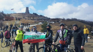 11 от велоклуб Пегас изкачиха Шипка с колелета