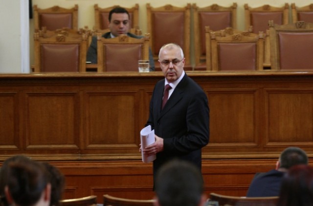 Вътрешният министър Веселин Вучков подаде оставка