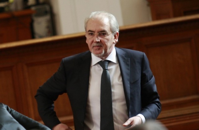 Местан: Оставката на Вучков е вътрешен проблем на кабинета