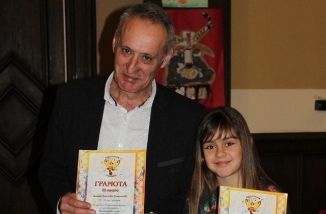 Ученичка от Елена с първа награда от конкурс за детска рисунка