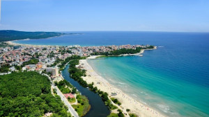 Туристи откриха човешки останки край Приморско