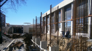 Методи Чимев инспектира строежа на спортната зала в Дупница