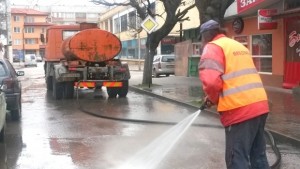 Започна пролетното измиване на улиците в Севлиево