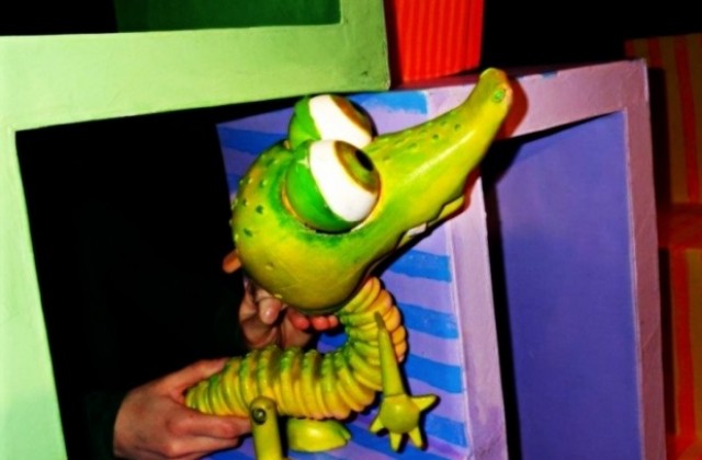 Крокодилче излиза на сцената на Театър ВЕСЕЛ