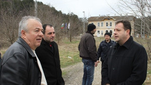 Засилват полицейското присъствие и започват изграждане на осветление между жп