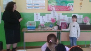 Коте куче заек хамстер и рибки влязоха в училище