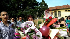 Помагат на 20 абитуриенти в Плевенска област за бала