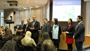 Евродепутати настояват за побързо премахване на таксите за роуминг