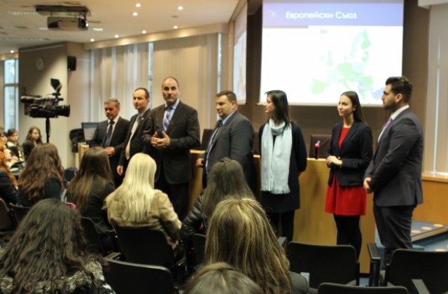 Евродепутати настояват за по-бързо премахване на таксите за роуминг