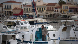 Гърция ще ползва туристи като данъчни инспектори