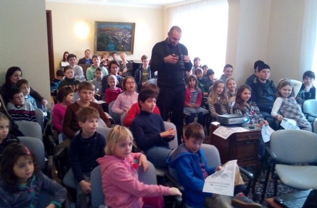 Българчета в Брюксел пяха „Мила родино