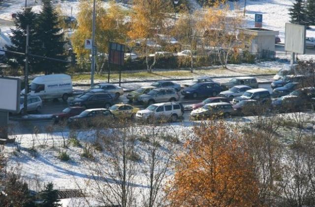 Времето: Валежите продължават