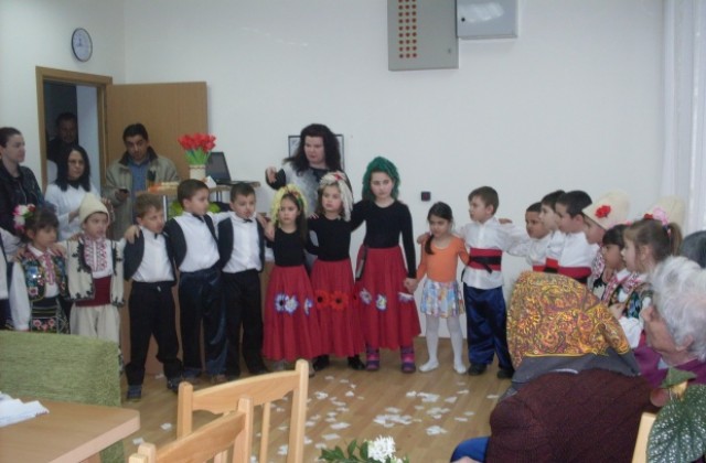 Горнооряховчета гостуваха на възрастните хора от Дома в Драгижево