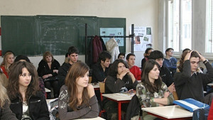 Зрелостниците подават заявления за допускане до задължителните матури