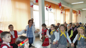 В СОУ Д Талев разучават забравени игри и народни танци