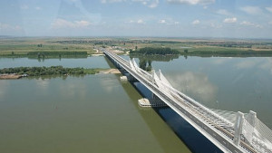 Работници плашат с блокада на Дунав мост 2