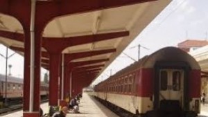 Скална маса падна върху бързия влак от Варна за София