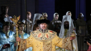 Фотоизложба С фотообектив в оперната зала