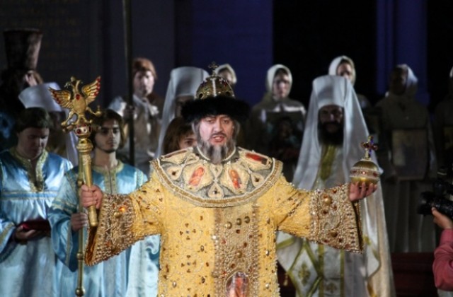 Фотоизложба С фотообектив в оперната зала“