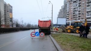 Подменят подземните комуникации на бул Мария Луиза и Осми Приморски