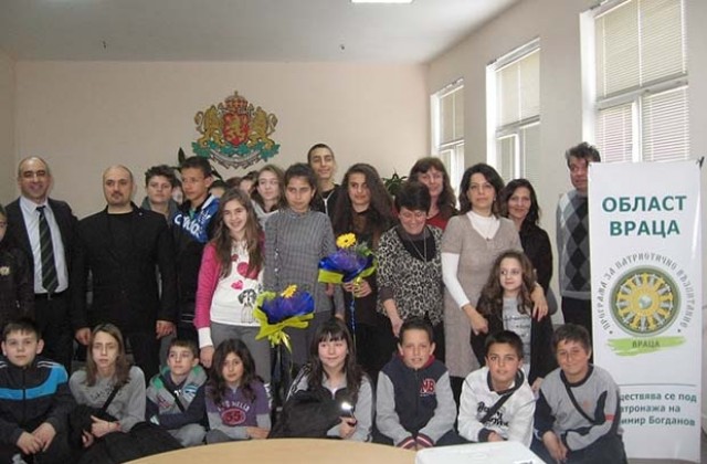Програмата за патриотично възпитание на младите хора спечели нови приятели в Мездра