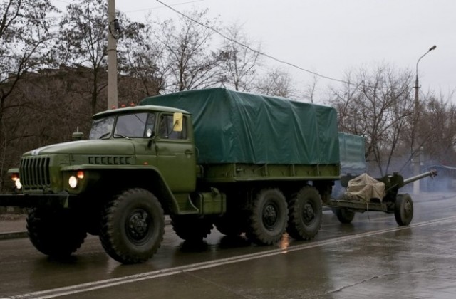Бунтовници извършили нападение с танкове близо до Мариупол