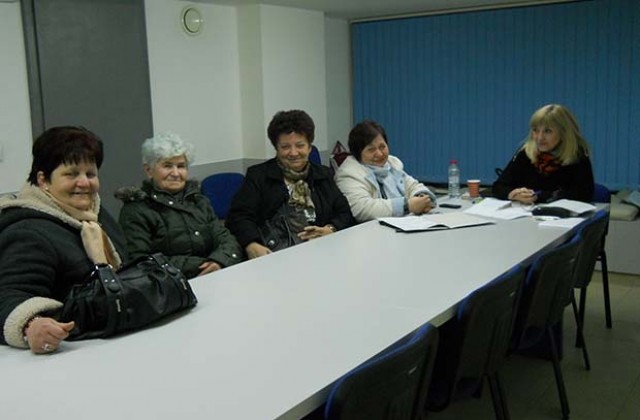 Искат разкриване на клуб на пенсионера и в „Сениче