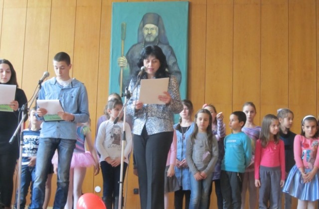 Най-голямото училище в Лясковец чества  патронния си празник