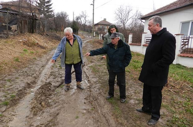 Спешни мерки за отводняването на село Симеоново
