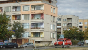 Подписаха първия договор за саниране в Стралджа