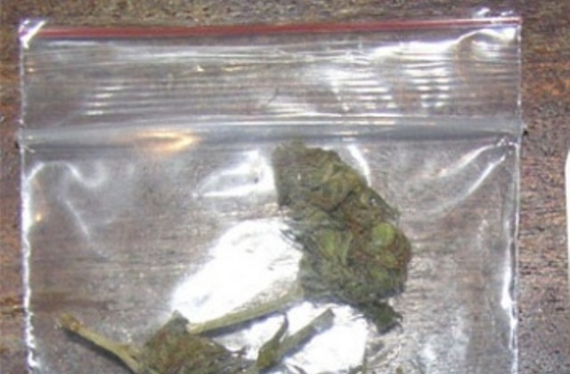 Намериха два плика марихуана в автомобила на 18-годишно момче