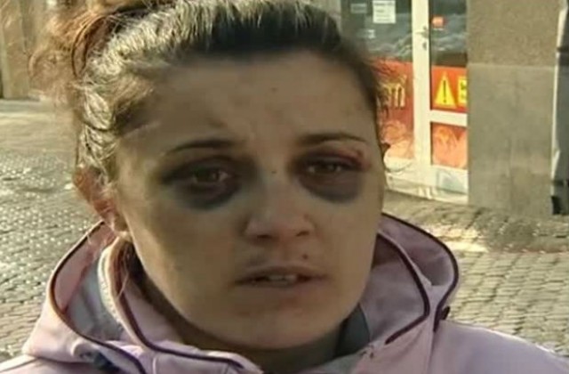Двама пребиха младо момиче за 15 лева