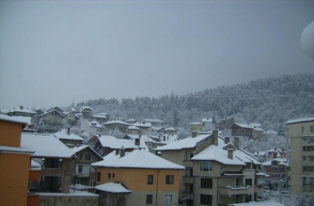 Нов сняг в Кюстендил , Осоговската планина и в посока ГКПП Гюешево