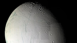 Сатурновата луна Енцелад има топли извори