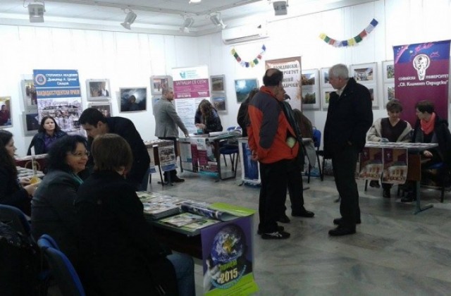 Кандидатстудентска борса представя 24 родни университета във Велико Търново