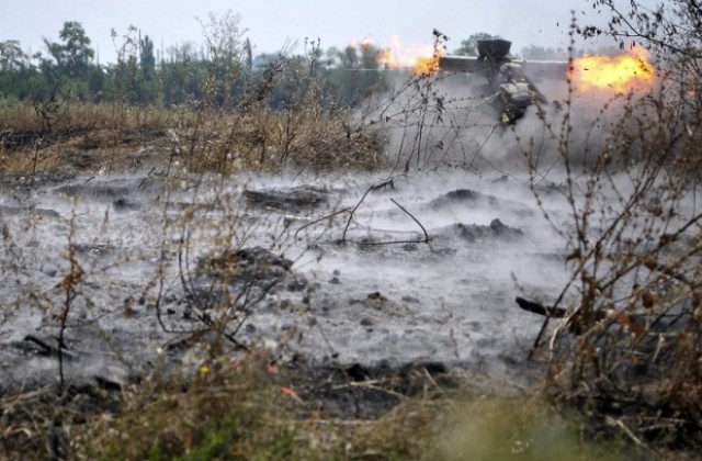 Четири души, сред които две деца, загинаха във взривена кола в Донбас