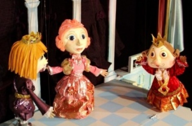 Пепеляшка идва за среща с търновските деца