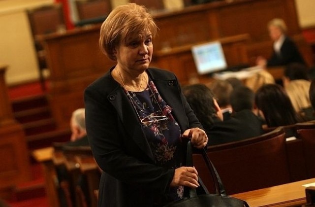 Менда Стоянова: КТБ вече не е банка, БНБ няма работа там