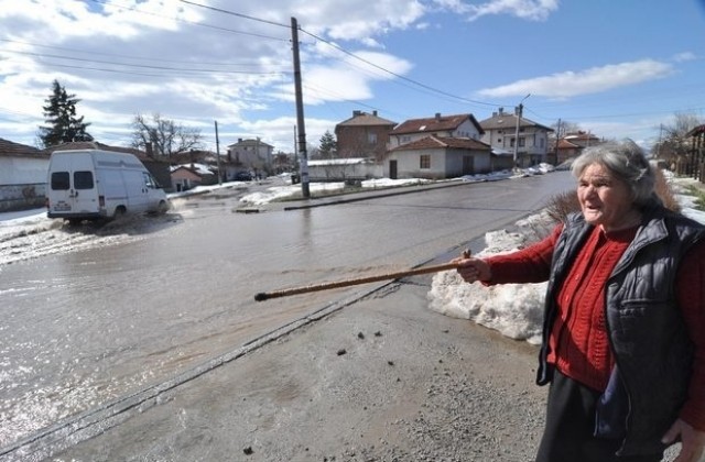 Десетки къщи в Пловдивско подгизнаха заради високи подпочвени води