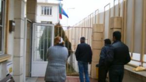 Искат постоянен арест за нападател с нож