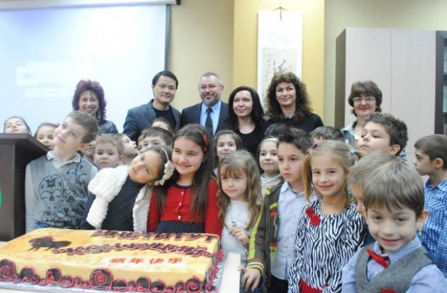 Малчугани от В. Търново научиха интересни факти за Китай